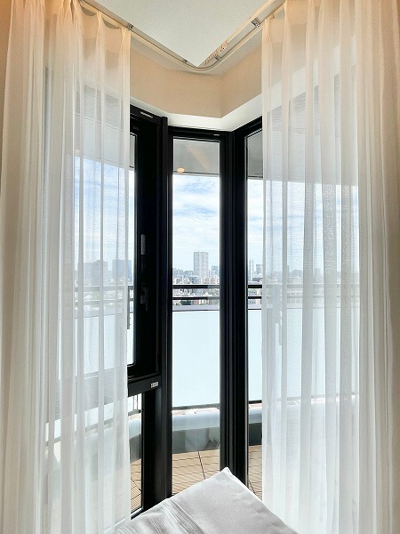 グランドメゾン白金の杜ザ・タワー　洋室　小窓