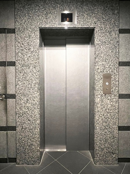 エレベーター・内階段