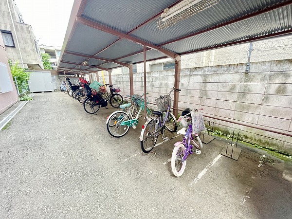 アンバサダー三軒茶屋　駐輪場