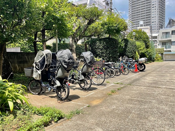 代官山ローヤルコーポ　駐輪場