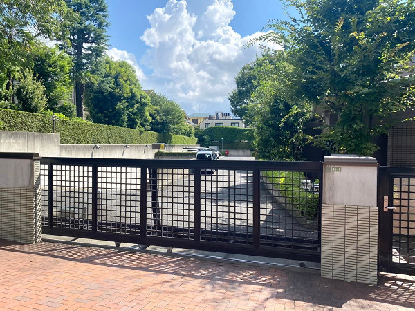 ヴェーゼント芦花公園　共用部　駐車場　駐輪場