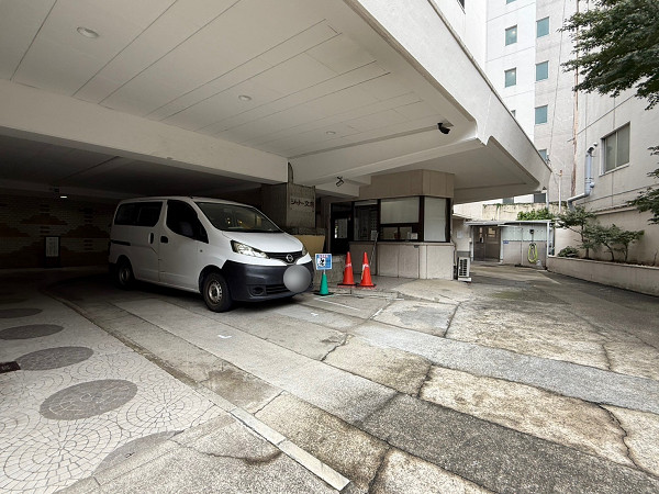 シャトー文京　共用部　エレベーター　階段　エントランス　車寄せ